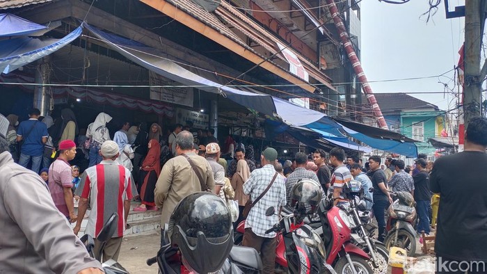Kondisi di Pasar 16 Ilir Palembang usai dirusak dan dijarah.