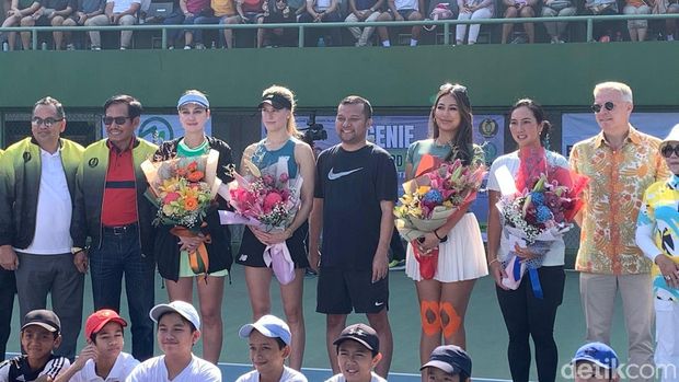 Luna Maya, Eugenie Bouchard, hingga Maria Selena berfoto bersama seusai pertandingan.