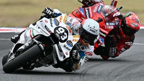 Gresini Racing MotoGPs Spanish rider Marc Marquez leads ahead of Ducati Lenovo Teams Italian rider Francesco Bagnaia  during the San Marino MotoGP race at the Misano World Circuit Marco-Simoncelli in Misano Adriatico on September 8, 2024. (Photo by Gabriel BOUYS / AFP)