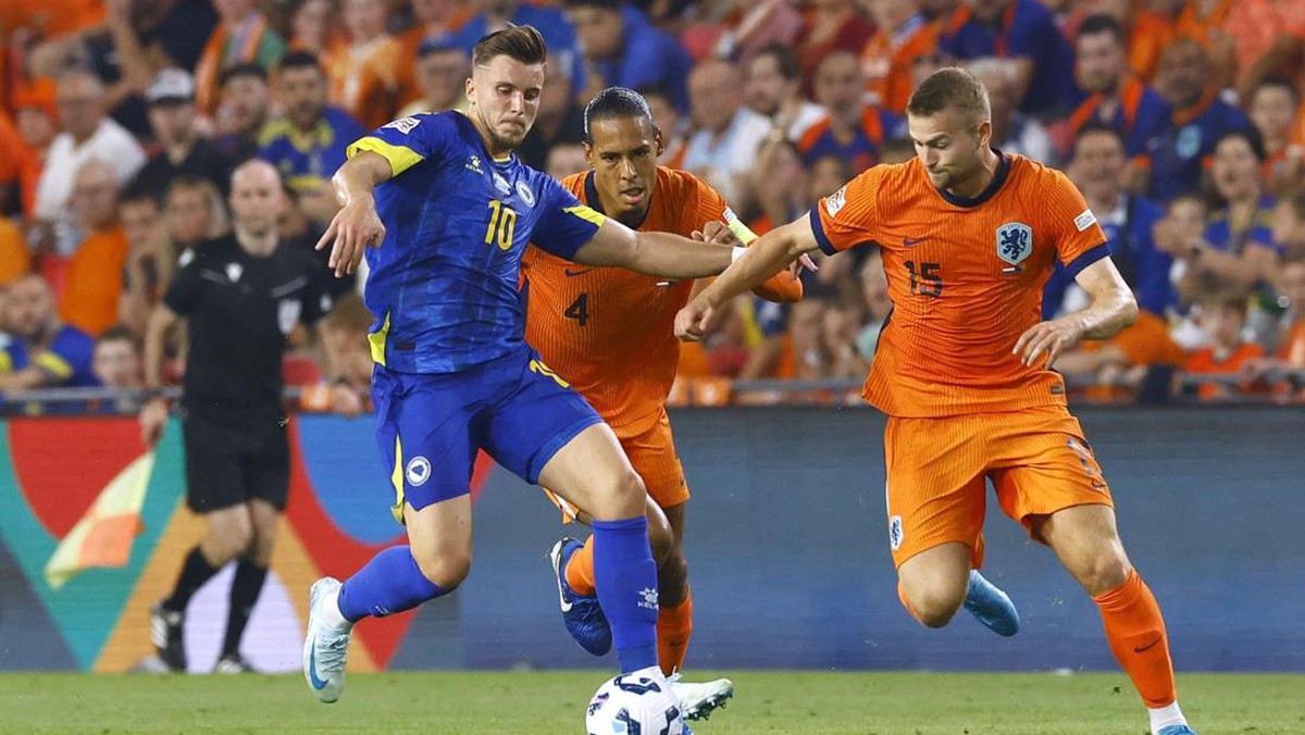 Matthijs de Ligt dianggap bertanggung jawab atas gol Bosnia ke gawang Belanda (Foto: REUTERS/Piroschka Van De Wouw)