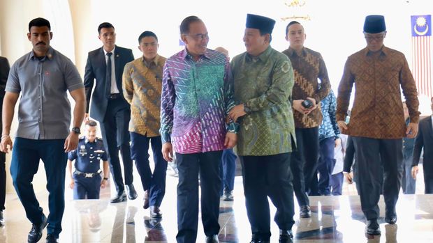 Menhan Prabowo Subianto bersama PM Malaysia Dato Seri Anwar Ibrahim (dok Kemhan)