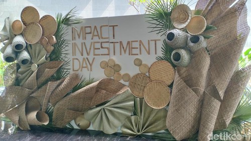 Nuasa bambu dalam kegiatan Impact Investment Day (IID) 2024 di hotel Meruorah, Labuan Bajo, Manggarai Barat, Nusa Tenggara Timur (NTT), Minggu (8/9/2024). (Ambrosius Ardin)