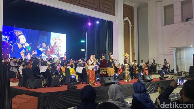 Penampilan Sukabumi Violin Community dalam konser bertajuk Orchestra Budaya Nusantara