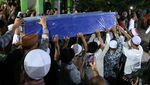 Ribuan Warga Sambut Peti Jenazah Bacawagub Aceh Tu Sop di Rumah Duka