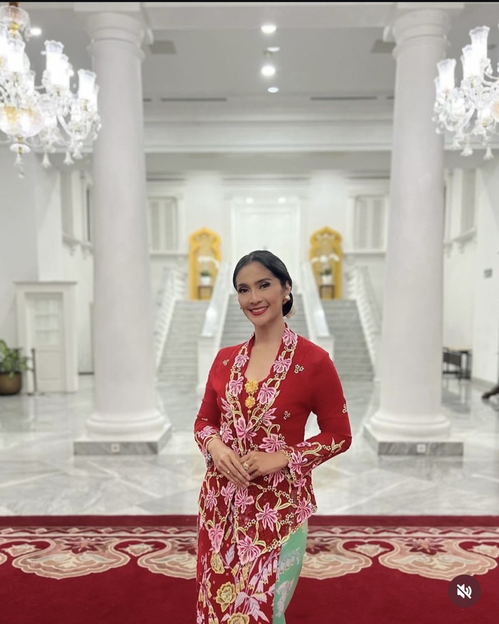 Potret Maudy Koesnaedi Saat Kulineran Seru Bareng Suami dan Anak Potret Maudy Koesnaedi Saat Kulineran Seru Bareng Suami dan Anak