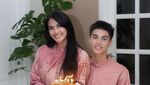 Potret Maudy Koesnaedi Saat Kulineran Seru Bareng Suami dan Anak