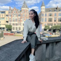 Penampilan aktris sekaligus model, Maudy Koesnaedi juga tak kalah memukau di usianya yang kini sudah kepala 5. Lahir pada 8 April 1975, pesona Maudy kerap banjir pujian dari para netizen. Bak tak menua, kecantikannya juga tampak awet. Foto: Instagram @maudykoesnaedi