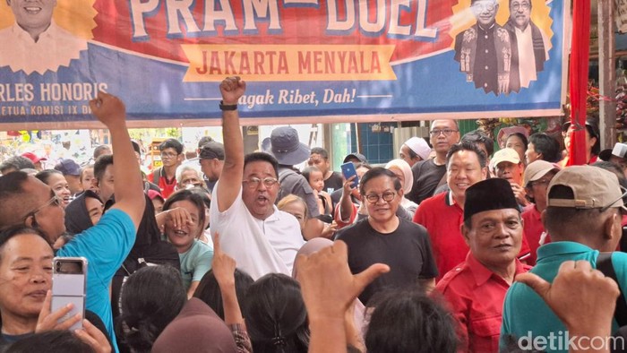 Pramono Anung-Rano Karno di kawasan Tamansari, Jakarta Barat. (Brigitta/detikcom)