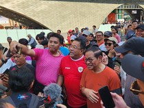 Pramono-Rano Karno Datangi CFD di Bundaran HI, Jadi Rebutan Foto Warga