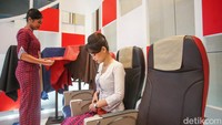 Jiwa melayani juga harus dimiliki oleh pramugari, ia menyampaikan pengalamannya ketika menemukan situasi yang extra untuk memberikan pelayanan yang maksimal.