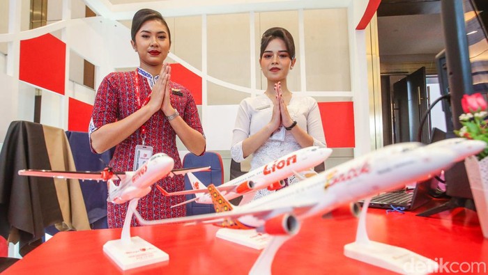 Lion Air memeriahkan Hub Space 2024 di Jakarta. Dalam kesempatan itu pramugari Lion Air membagikan beberapa tips kepada traveler yang ingin berkarier sebagai pramugari.