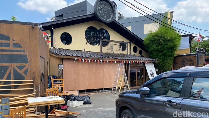 Restoran Jepang di Senopati ditabrak mobil. (Wildan/detikcom)