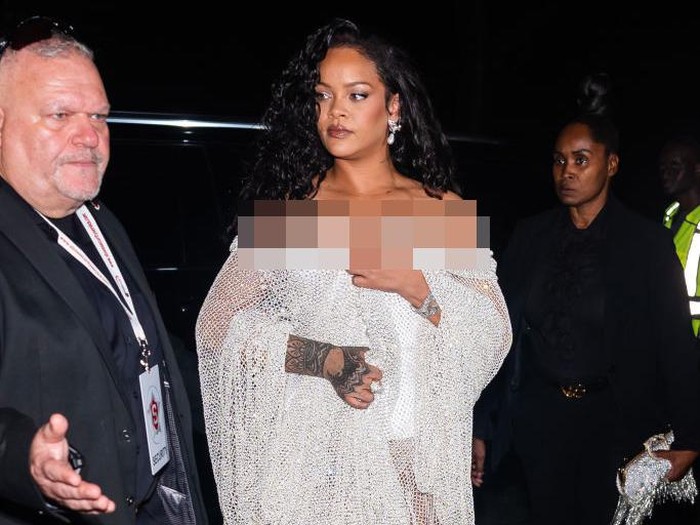 NEW YORK, NEW YORK - SEPTEMBER 06: Rihanna attends the Alaia fashion show during New York Fashion Week: The Shows at the Solomon R. Guggenheim Museum on September 06, 2024 in New York City. (Photo by Gotham/GC Images)