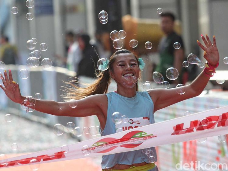 Serunya 2 Ribu Pelari Ikut Commuter Run