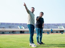 Liga 2: Simon McMenemy Pelatih Bayangan Persela Lamongan