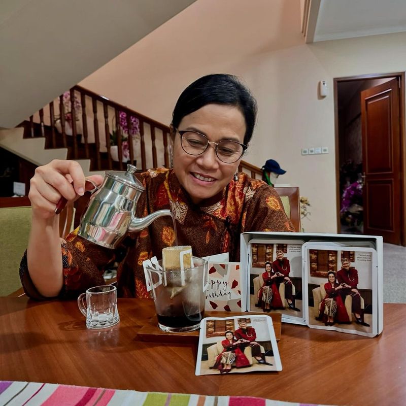 Sri Mulyani Seduh Kopi Gayo dari Toko Langganannya