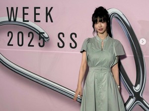 Streamer Dewasa Viral Makan Bareng Bos HYBE, Kini Eksis di Seoul Fashion Week