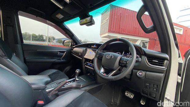Toyota New Fortuner GR Sport 4x4