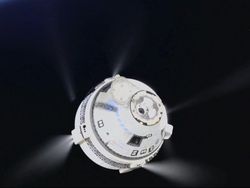 Boeing Starliner Sukses Pulang ke Bumi, 2 Astronautnya Masih Terjebak di Orbit