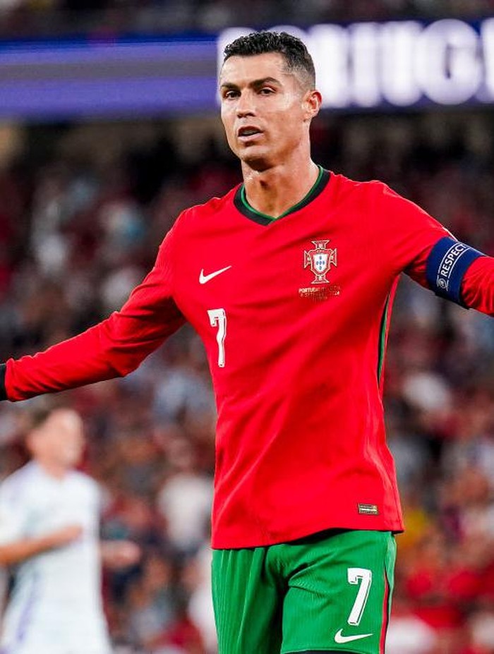 Cristiano Ronaldo LISBON, PORTUGAL - SEPTEMBER 08: Cristiano Ronaldo of Portugal gestures during the UEFA Nations League 2024/25 League A Group A1 match between Portugal and Scotland at Estadio do SL Benfica on September 8, 2024 in Lisbon, Portugal. (Photo by Rene Nijhuis/MB Media/Getty Images)