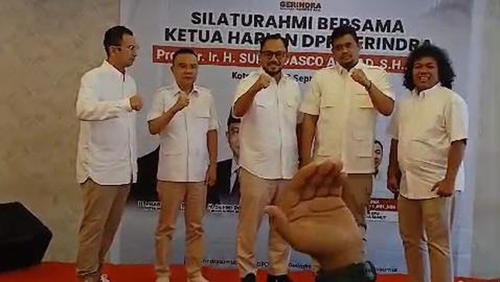 Dasco membawa Raffi Ahmad-Marshel saat konsolidasi Cakada yang diusung Gerindra se Sumut di Medan (Foto: Dok. Istimewa)