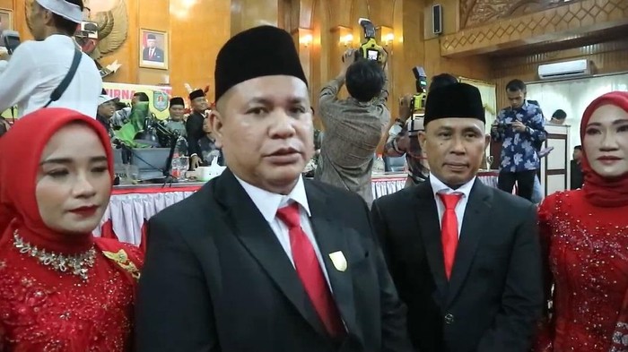 Dua pasangan suami istri dari PDI Perjuangan dilantik jadi anggota DPRD Asahan. (Foto: Istimewa)