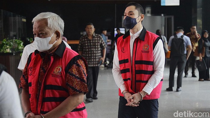 Ekspresi Harvey Moeis Jalani Sidang Lanjutan Kasus Korupsi Timah Terdakwa kasus dugaan korupsi pengelolaan tata niaga komoditas timah Harvey Moeis, Suparta dan Reza Andriansyah bersiap menjalani sidang lanjutan di Pengadilan Tipikor, Jakarta, Senin (9/9/2024). Sidang tersebut beragenda mendengarkan keterangan saksi yang dihadirkan Jaksa Penuntut Umum (JPU) yakni Ayu Lestari, Kurniawan Efendi, Riu Aseng dan Surya.