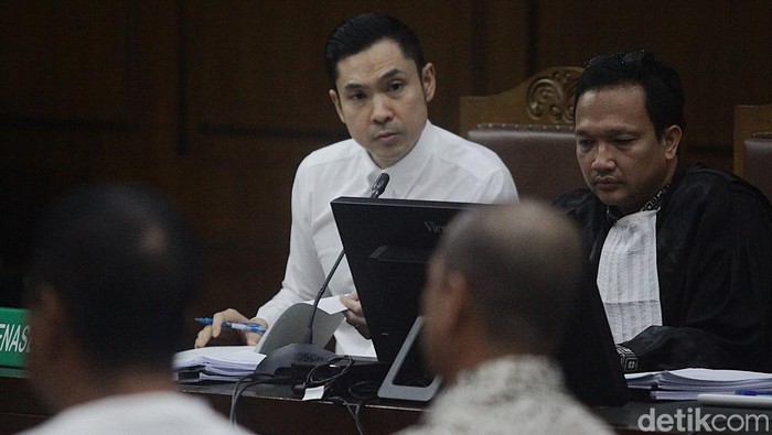 Terdakwa kasus dugaan korupsi pengelolaan tata niaga komoditas timah Harvey Moeis, Suparta dan Reza Andriansyah bersiap menjalani sidang lanjutan di Pengadilan Tipikor, Jakarta, Senin (9/9/2024). Sidang tersebut beragenda mendengarkan keterangan saksi yang dihadirkan Jaksa Penuntut Umum (JPU) yakni Ayu Lestari, Kurniawan Efendi, Riu Aseng dan Surya.