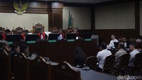 Jaksa menghadirkan Ayu Lestari Yusman selaku manajer keuangan PT Refined Bangka Tin (RBT) sebagai saksi dalam kasus korupsi pengelolaan timah yang merugikan keuangan negara Rp 300 triliun. Saksi mengungkap keuntungan fantastis yang diraup PT RBT dalam tiga tahun sejak bekerja sama dengan PT Timah Tbk.