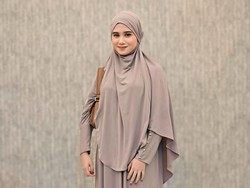Gaya Tissa Biani Tampil Syari Pakai Khimar Saat Datang ke Kajian