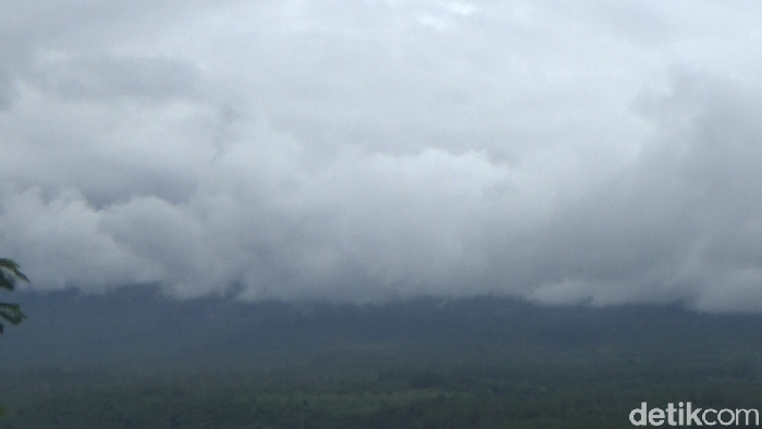 Gunung Semeru erupsi