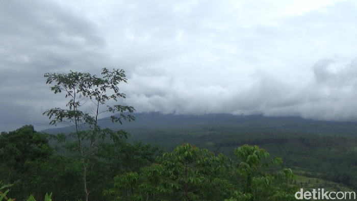 Gunung Semeru erupsi