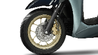Sementara untuk kaki-kakinya. Honda Lead 125 punya profil ban yang belang alias beda ukuran, depan: 90/90-12 dan belakang 100/90-10. Foto: Honda