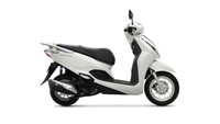 Honda Lead 125 baru mengusung desain layaknya skutik Eropa, sedikit mengingatkan kepunyaan SH150. Namun dominan mirip dengan Spacy, seperti bodinya dibuat membulat dengan aksen garis di sejumlah bagian. Foto: Honda