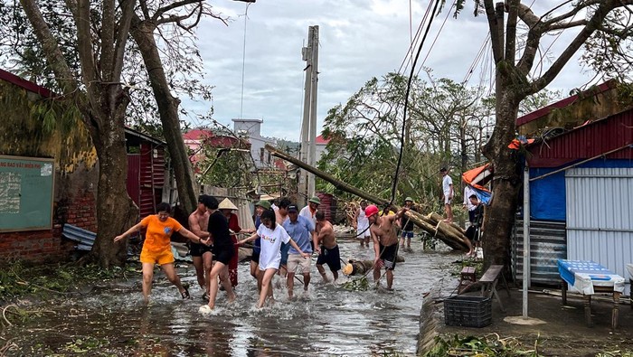 Infrastruktur Vietnam Porak-poranda Dihantam Topan Yagi A general view of a factory belonging to LG Electronics collapsed following the impact of Typhoon Yagi, in Trang Due Industrial Zone, Hai Phong city, Vietnam, September 9, 2024. REUTERS/Minh Nguyen