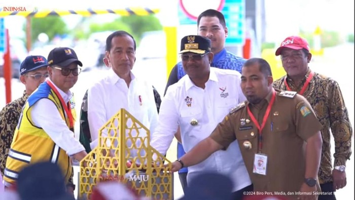 Jokowi resmikan Jalan Tol Sigli-Banda Aceh.