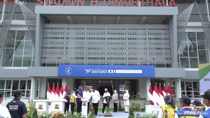 Jokowi resmikan rehabilitasi 18 venue PON XXI di Aceh.