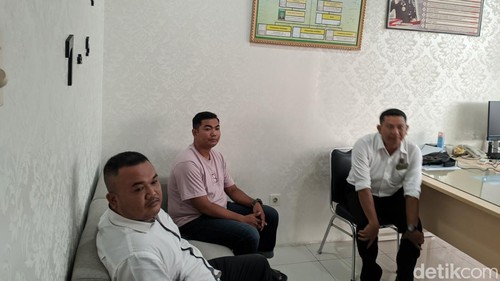 Kejati NTB menangkap Oktafian Rangga, jaksa gadungan yang menipu istrinya di Mataram, Senin (9/9/2024).