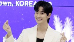 POV Ditatap Penuh Cinta oleh Kim Soo Hyun