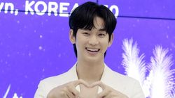 POV Ditatap Penuh Cinta oleh Kim Soo Hyun
