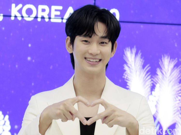 POV Ditatap Penuh Cinta oleh Kim Soo Hyun