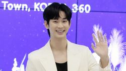 POV Ditatap Penuh Cinta oleh Kim Soo Hyun
