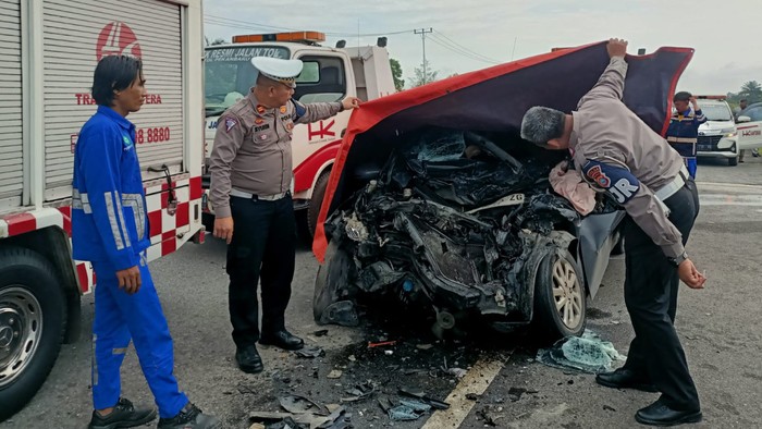 Kondisi mobil usai kecelakaan (Foto: Dok Satlantas Polres Siak)