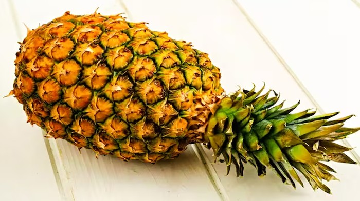 Benarkah Kulit Nanas Tak Mempan Dibakar? Ini Alasan Ilmiahnya