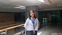 Sedangkan Liem Earlene Ashiana, mahasiswa Psikologi Universitas Gadjah Mada (UGM) menyertakan pengalaman dan portofolio relevan yang ia bangun sejak awal kuliah untuk dapat lolos di posisi Talent Acquisition Intern. Pada 2021-2024, contohnya, Earlene bergabung dengan Yayasan Ubah Stigma Indonesia, yayasan yang bergerak di bidang pembebasan stigma kesehatan mental. Kemudian pada 2023, ia juga menggagas proyek Kolam Itik yang melibatkan siswa Pusat Kegiatan Belajar Masyarakat (PKBM) di Yogyakarta. Para siswa diajak mengenal enam emosi dasar manusia.Di kampus aku bergabung sama Lembaga Mahasiswa Psikologi UGM, di situ aku kebetulan posisinya PSDM (Pengembangan Sumber Daya Manusia), berkaitan dengan talent acquisition, tuturnya. Foto: Trisna Wulandari/detikEdu
