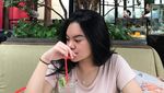 Makin Cantik, Begini Gaya Shafa Harris Saat Ngopi dan Minum Air Kelapa