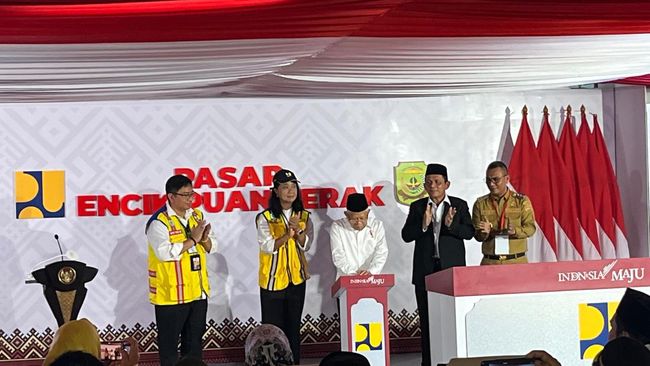 Ma'ruf Amin resmikan Pasar Baru Tanjungpinang (Rumondang/detikcom) Ma'ruf Amin resmikan Pasar Baru Tanjungpinang (Rumondang/detikcom)