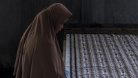UMKM memiliki peranan terhadap perekonomian Indonesia dengan menyerap sekitar 117 juta pekerja atau 97 persen dari total tenaga kerja yang ada di tanah air serta berkontribusi terhadap Pendapatan Domestik Bruto (PDB) mencapai 61 persen atau setara Rp 9.580 triliun.  