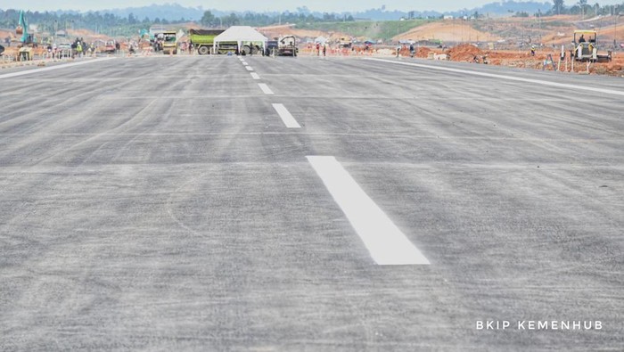 Menhub Meninjau Progres Bandara Nusantara