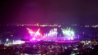 Pesta kembang api memeriahkan penutupan Paralimpiade 2024.